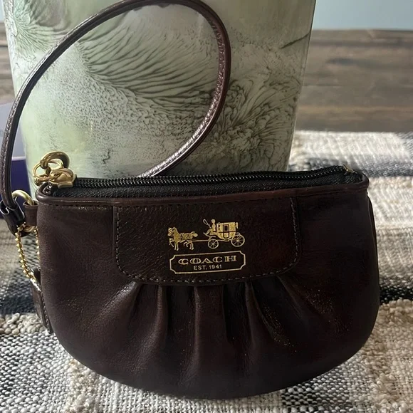 Vintage Coach Leather Wristlet - Picture 2 of 13